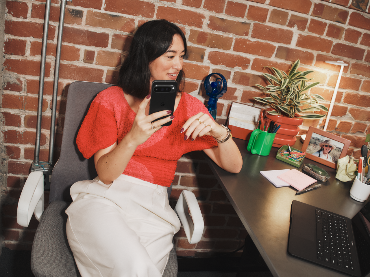 Business professional using a tablet while managing servers in a data center, highlighting the business benefits of AI and 5G technology.